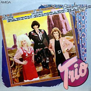 LP Dolly Parton · Linda Ronstadt · Emmylou Harris – Trio (Deska je lehce ohraná s jemnými vlásenkami. Hraje velmi dobře s mírným praskotem v tichých pasážích. Obal ve velmi pěkném stavu.)