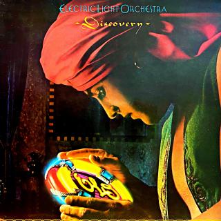 LP Electric Light Orchestra ‎– Discovery (Deska je v krásném a lesklém stavu s několika vlásenkami. Hraje bezvadně, výborný a čistý zvuk, jen mírný praskot na začátku desky. Rozevírací obal je taky pěkný a lesklý s několika malými oděrkami na hranách. Ori