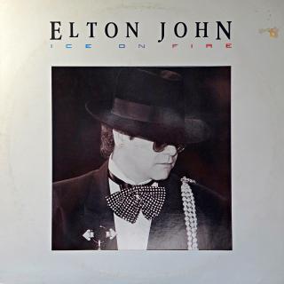 LP Elton John ‎– Ice On Fire (Deska jen mírně ohraná s jemnými vlásenkami. Obal také mírně obnošený, stopa po stržené cenovce na čelní straně a vytlačený obrys kotouče.)