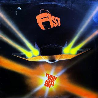 LP Fist ‎– Turn The Hell On (Deska v pěkném stavu, jen lehce ohraná s jemnými vlásenkami. Bezvadný a čistý zvuk. Obal je mírně obnošený s oděrkami na hranách a stopou po stržené cenovce viz foto.)