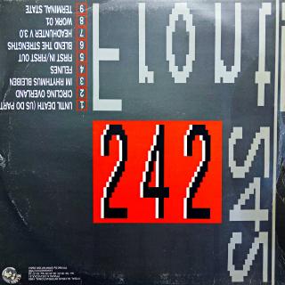 LP Front 242 ‎– Front By Front (Deska trochu ohraná, mnoho jemných vlásenek. Hraje fajn, jen mírný praskot v tichých pasážích. Obal taky trochu obnošený.)