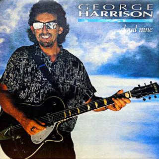 LP George Harrison ‎– Cloud Nine (Deska je trochu ohraná s jemnými vlásenkami a několika výraznějšími, ale neslyšitelnými oděrkami. Hraje bezvadně, výborný a čistý zvuk. Obal je v krásném stavu. Včetně orig. vnitřního obalu s potiskem.)