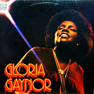 LP Gloria Gaynor – Gloria Gaynor (Deska je v krásném a lesklém stavu, jen pár jemných vlásenek pod ostrým světlem. Bezvadný a čistý zvuk i v pasážích mezi skladbami. Obal taky v pěkném stavu, jen lehké stopy používání.)