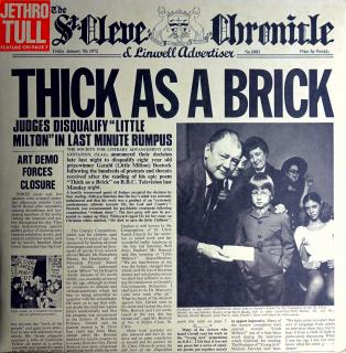LP Jethro Tull ‎– Thick As A Brick (Deska v pěkném stavu, pouze pár jemných vlásenek. Rozevírací obal (do velikosti novin) má uvnitř jednu stranu trochu pomačkanou, kromě toho pěkný stav.)