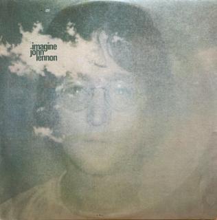 LP John Lennon ‎– Imagine (Deska je v krásném a lesklém stavu, jen pár ultra-jemných vlásenek. Hraje perfektně, výborný a čistý zvuk. Obal má na čelní straně velmi lehkou stopu (asi) od vlhkosti viz foto.)