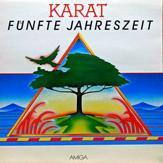LP Karat – Fünfte Jahreszeit (Deska je ve velmi pěkném a lesklém stavu s jemnými vlásenkami. Hraje výborně, bezvadný a čistý zvuk i v pasážích mezi skladbami. Obal je lesklý a v perfektní kondici.)