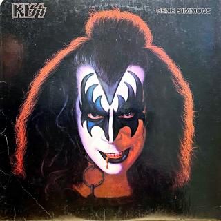 LP Kiss, Gene Simmons – Gene Simmons (Deska je v krásném a lesklém stavu, pouze velmi lehké stopy používání. Hraje bezvadně, výborný zvuk, jen mírný praskot v tichých pasážích. Obal je v dobrém stavu, lehce obnošený s ustřihnutým rohem (import). Včetně or