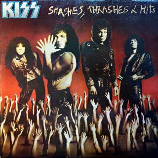 LP Kiss ‎– Smashes, Thrashes &amp; Hits (Deska jen mírně ohraná, jemné vlásenky. Stále výborný čistý zvuk. Obal v perfektní kondici.)