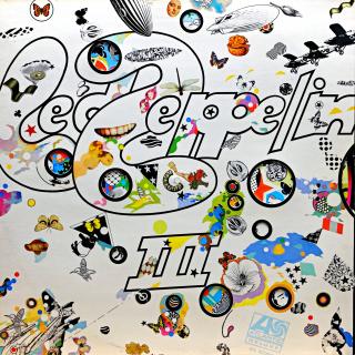 LP Led Zeppelin ‎– Led Zeppelin III (Deska je v pěkná a lesklá, jen lehce ohraná s velmi jemnými vlásenkami. Hraje fajn, výborný zvuk, pouze mírný praskot v tichých pasážích. Rozevírací obal s  kolotočem  je v krásném a lesklém stavu, má kousek proseknuto