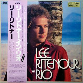 LP Lee Ritenour ‎– Lee Ritenour In Rio (ALBUM (Japan, 1979, Fusion, Jazz-Funk, Latin Jazz) ROZEVÍRACÍ OBAL MÍRNĚ OŠOUPANÝ, DESKA VE VELMI DOBRÉM STAVU)