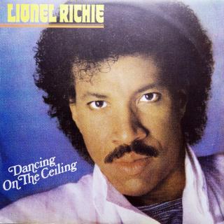LP Lionel Richie ‎– Dancing On The Ceiling (Deska je v krásném a lesklém stavu, jen pár jemných vlásenek. Hraje výborně, čistý zvuk. Obal je taky pěkný, pouze velmi lehké stopy používání a malá stopa po stržené cenovce na zadní straně.)