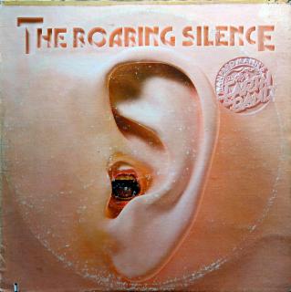 LP Manfred Mann's Earth Band ‎– The Roaring Silence (Deska je ohraná, mnoho jemných vlásenek. Obal je obnošený, horní hrana spravená páskou.)