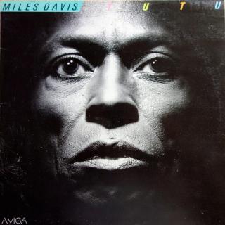 LP Miles Davis ‎– Tutu (Deska jen lehce ohraná s jemnými vlásenkami. Obal v pěkném stavu (Album, 1986, Germany, Fusion, Jazz-Funk))