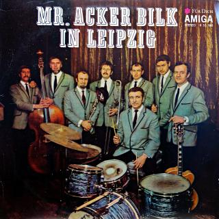 LP Mr. Acker Bilk Orchestra ‎– Mr. Acker Bilk In Leipzig (Deska v pěkném stavu, jen lehce ohraná s jemnými vlásenkami. Obal taky jen lehce obnošený (Album, Germany, 1970, Jazz))