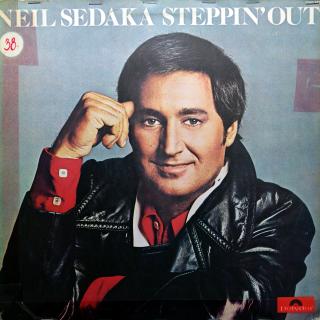 LP Neil Sedaka ‎– Steppin' Out (čtěte popis) (Deska ve špatném stavu, poškrábaná s oděrkami. V záznamu místy výraznější praskot a lupance. Obal také ve špatném stavu oblepený lep. páskou.)