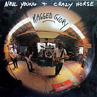 LP Neil Young + Crazy Horse ‎– Ragged Glory (Deska v pěkném stavu, pár vlásenek. Bezvadný a čistý zvuk. Obal také pěkný, jen drobné oděrky na hranách. Orig. vnitřní obal s potiskem.)
