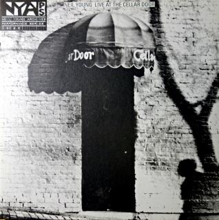 LP Neil Young ‎– Live At The Cellar Door (Vložen insert. Deska i rozevírací obal jsou v bezvadném stavu. Pět procent dolů dávám jen proto, že není zataveno ve fólii.)