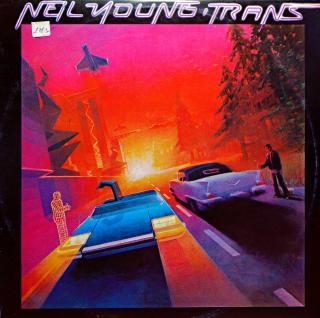 LP Neil Young ‎– Trans (Deska je v pěkném stavu, jen lehce ohraná s jemnými vlásenkami. Hraje fajn, bezvadný a čistý zvuk. Obal je mírně obnošený, lehce vytlačený obrys kotouče.)