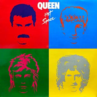 LP Queen ‎– Hot Space (Deska je v krásném a lesklém stavu, jen několik velmi jemných vlásenek na ostrém světle. Bezvadný a čistý zvuk i v pasážích mezi skladbami. Obal je lesklý a v perfektní kondici.)