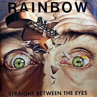 LP Rainbow ‎– Straight Between The Eyes (Deska jen lehce ohraná s jemnými vlásenkami. Hraje fajn, bezvadný a čistý zvuk i v pasážích mezi skladbami. Hřbet obalu je spravený páskou viz foto a drobné oděrky na hranách. Potisk je z obou stran pěkný.)