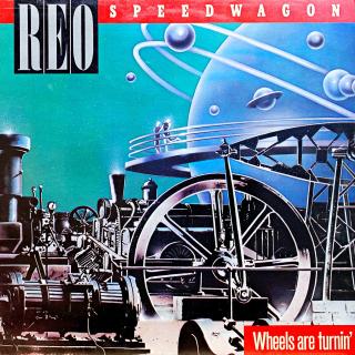 LP REO Speedwagon ‎– Wheels Are Turnin' (Deska je v krásném a lesklém stavu, pouze několik velmi jemných vlásenek. Hraje výborně, čistý zvuk. Obal je taky krásný a lesklý, jedna drobná oděrka na hraně.)