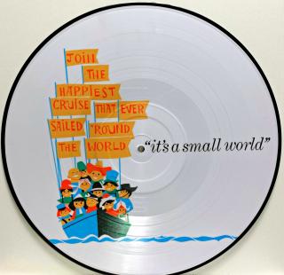 LP Richard M. Sherman And Robert B. Sherman – It's A Small World (Vinyl s grafikou. Deska je ve velmi pěkném stavu s dvěma lehkými povrchovými oděrkami. Hraje výborně, bezvadný a čistý zvuk. Bílý tvrdý obal bez potisku.)