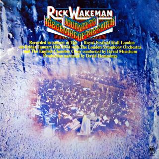LP Rick Wakeman ‎– Journey To The Centre Of The Earth (Deska je v pěkném stavu, jen velmi lehké stopy používání. Hraje fajn, mírný praskot v tichých pasážích. Rozevírací obal ve velmi dobrém stavu.)
