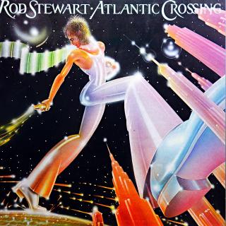 LP Rod Stewart ‎– Atlantic Crossing (Deska i rozevírací obal jsou ve velmi pěkném stavu, jen lehké stopy používání. Hraje fajn, bezvadný a čistý zvuk i v pasážích mezi skladbami.)