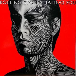 LP Rolling Stones – Tattoo You (Deska je v pěkném a lesklém stavu, lehce ohraná s jemnými vlásenkami. Hraje fajn, výborný zvuk, jen mírný praskot v pasážích mezi skladbami. Obal je v krásném a lesklém stavu. Včetně orig. vnitřní obal s potiskem.)