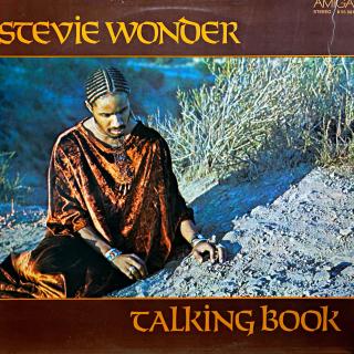 LP Stevie Wonder – Talking Book (Deska je v krásném a lesklém stavu. Bezvadný a čistý zvuk. Obal je v pěkném stavu, pouze stopa po stržené cenovce na zadní straně viz foto.)