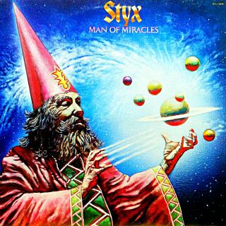 LP Styx – Man Of Miracles (Deska je v krásném a lesklém stavu, jen několik velmi jemných vlásenek. Hraje skvěle, výborný a čistý zvuk i v pasážích mezi skladbami. Obal je lesklý a v perfektní kondici.)