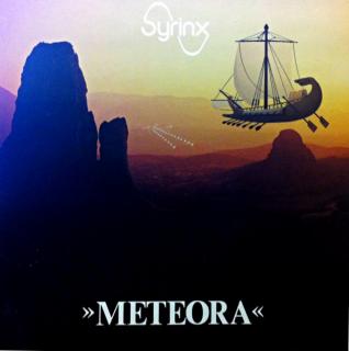 LP Syrinx ‎– Meteora (Deska ve velmi pěkném stavu. Pár krátkých a velmi jemných vlásenek pod silným světlem. Jemný praskot na začátku desky, jinak bezvadný a čistý zvuk dokonce i v pasážích mezi skladbami. Obal má jen drobné oděrky na hranách, potisk je p