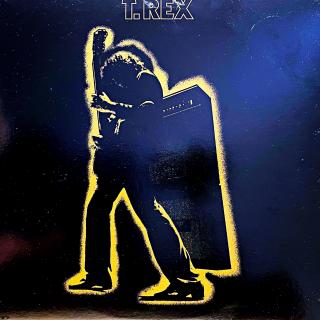 LP T. Rex – Electric Warrior (Deska je v pěkném a lesklém stavu, pouze velmi jemné stopy používání. Hraje bezvadně, výborný a čistý zvuk, jen na začátku desky mírný praskot. Obal je v krásném a lesklém stavu, nepatrná stopa po samolepce na čelní straně.)