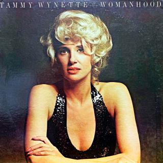 LP Tammy Wynette – Womanhood (Deska i obal jsou v pěkném stavu, pár jemných vlásenek.)