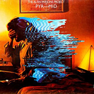 LP The Alan Parsons Project – Pyramid (Deska je v pěkném a lesklém stavu, jen pár vlásenek. Hraje fajn, dobrý zvuk, mírný praskot v tišších pasážích. Obal je v krásném stavu, velmi lehké stopy používání. Orig. vnitřní obal s potiskem.)