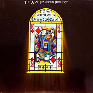 LP The Alan Parsons Project ‎– The Turn Of A Friendly Card (Deska je v krásném a lesklém stavu, pouze ultra jemné vlásenky. Hraje bezvadně, výborný a čistý zvuk, jen mírný praskot na začátku desky. Obal je taky krásný a lesklý, pár mikro-oděrek na hranách
