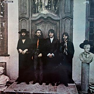 LP The Beatles ‎– The Beatles Again (Deska v pěkném stavu, pouze jemné vlásenky a drobné povrchové oděrky. Obal je taky v pěkném stavu, jen v jednom místě odřený hřbet asi 3 cm. Bílý flek na fotce v pravém horním rohu jsem odstranil.)