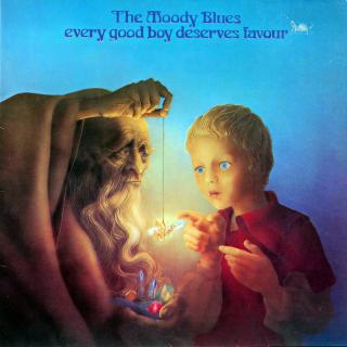LP The Moody Blues ‎– Every Good Boy Deserves Favour (Deska trochu ohraná s vlásenkami a  drobnými oděrkami. Záznam je stále ok. Rozevírací obal je v pěkném stavu, jen drobná stopa po stržené cenovce na čelní straně.)