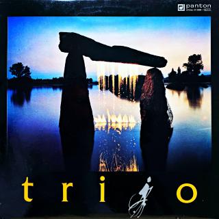 LP Trijo ‎– Trijo (Deska je v pěkném a lesklém stavu se dvěma lehkými povrchovými oděrkami. Hraje bezvadně, výborný a čistý zvuk. Obal v perfektní kondici.)