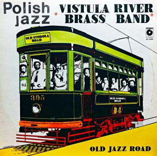 LP Vistula River Brass Band – Old Jazz Road (Deska je v krásném a lesklém stavu, jen pár jemných vlásenek pod ostrým světlem. Bezvadný a čistý zvuk i v pasážích mezi skladbami. Obal je taky lesklý a ve výborné kondici.)