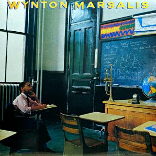 LP Wynton Marsalis ‎– Black Codes (From The Underground) (Deska je v krásném a lesklém stavu, jen pár velmi jemných vlásenek pod ostrým světlem. Bezvadný a čistý zvuk i v pasážích mezi skladbami. Obal je taky lesklý a v perfektní kondici.)