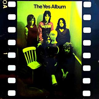 LP Yes – The Yes Album (Deska je v krásném a lesklém stavu, jen několik jemných vlásenek. Hraje výborně, čistý zvuk, pouze mírný praskot na začátku desky. Rozevírací obal je taky pěkný a lesklý s několika oděrkami.)