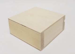 Krabička 10 x 10 cm s kolíčkem