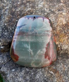 Jaspis picasso vrtaný kámen (48 x 53 x 7 mm)