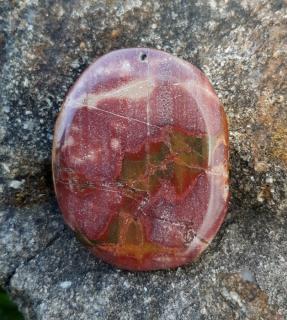 Jaspis picasso vrtaný kámen (50 x 40 x 7 mm)