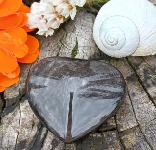Obsidián stříbrný srdce 52g (52 x 43 x 19 mm)
