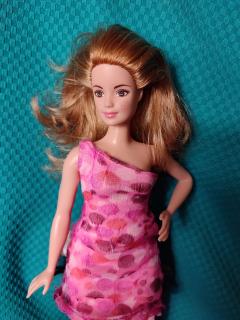 Plnoštíhlá Barbie
