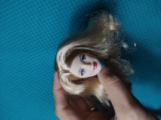 Sběratelská hlavička Barbie Holiday 2015