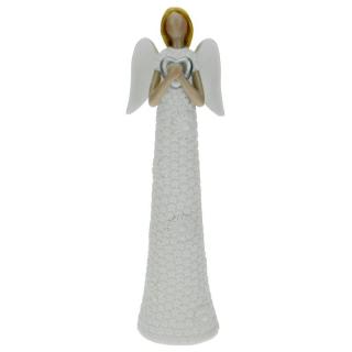 Anděl v bílých květovaných šatech se stříbrným srdcem 31 cm (Figurka bílého andílka se srdíčkem v rukách)