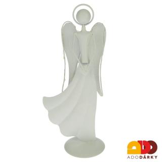 Bílý plechový anděl se srdcem LED svítící  32 cm (Anděl z plechu stojící)